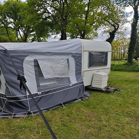 Camping Le Val Aux Fees - Broceliande Concoret Bagian luar foto
