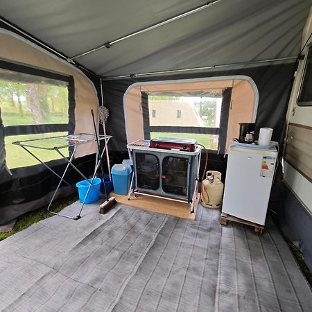 Camping Le Val Aux Fees - Broceliande Concoret Bagian luar foto