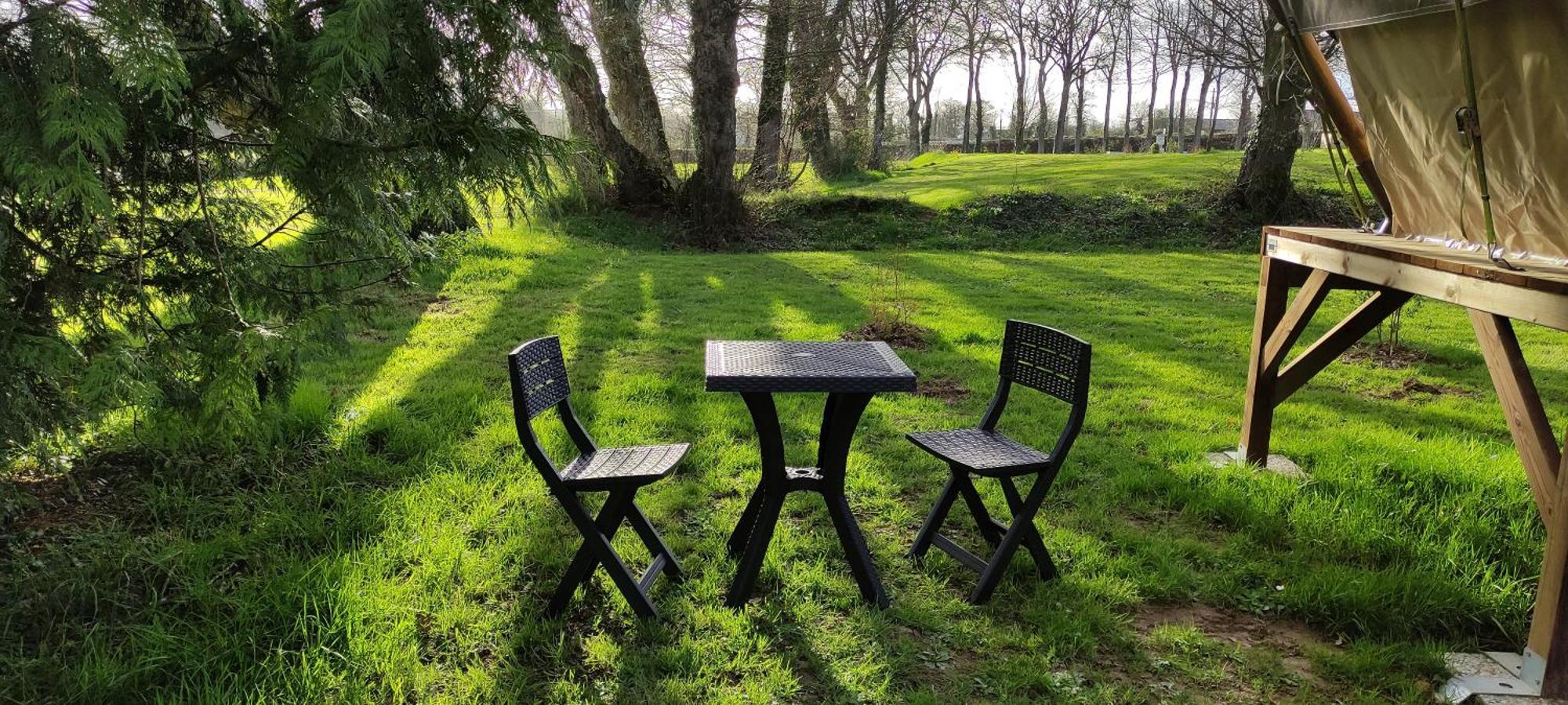 Camping Le Val Aux Fees - Broceliande Concoret Bagian luar foto