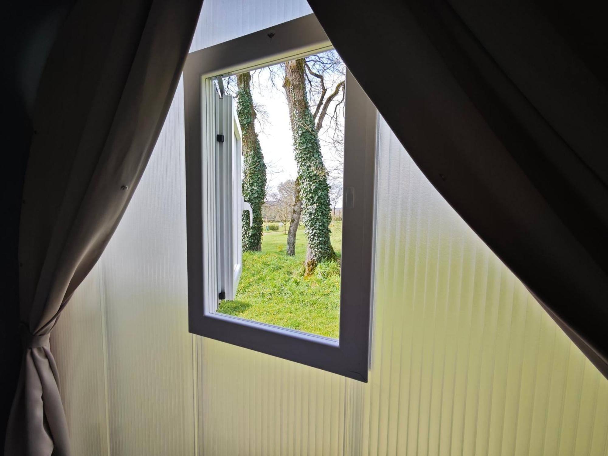 Camping Le Val Aux Fees - Broceliande Concoret Bagian luar foto