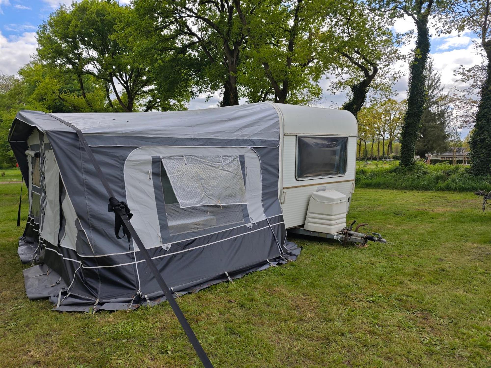 Camping Le Val Aux Fees - Broceliande Concoret Bagian luar foto