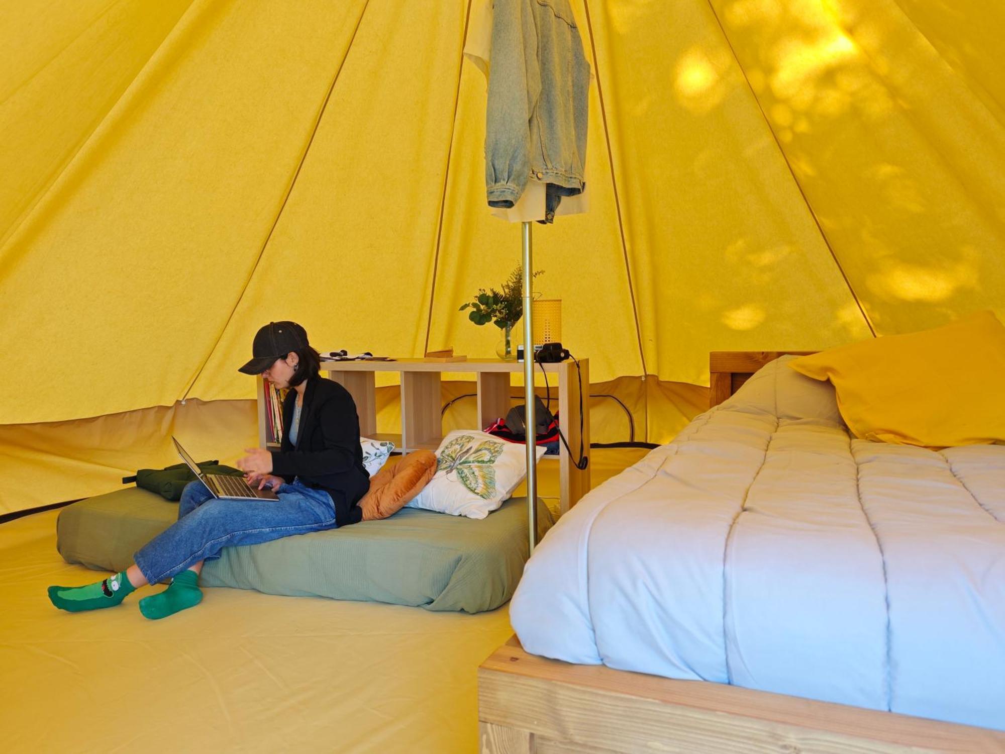 Camping Le Val Aux Fees - Broceliande Concoret Ruang foto